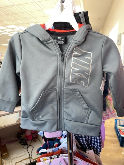 nike nike set (size: 12m)