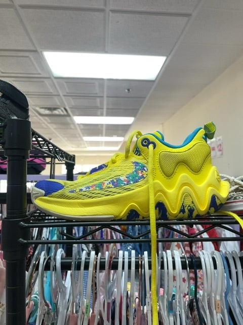 nike nike basketball shoe (shoe size: 3y, consigner id: 01I)