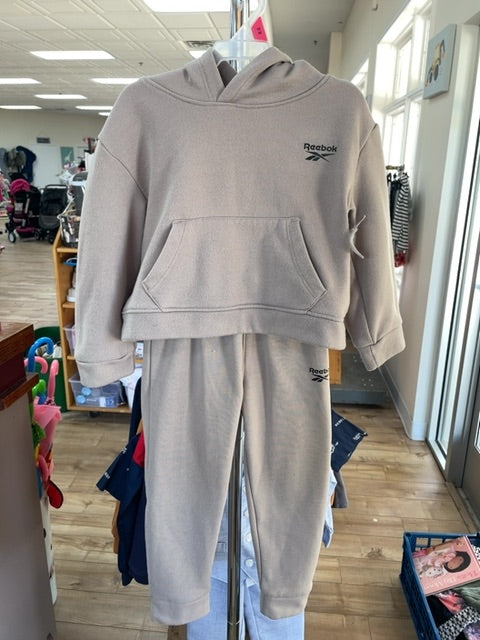 sweat set (size: 5t)